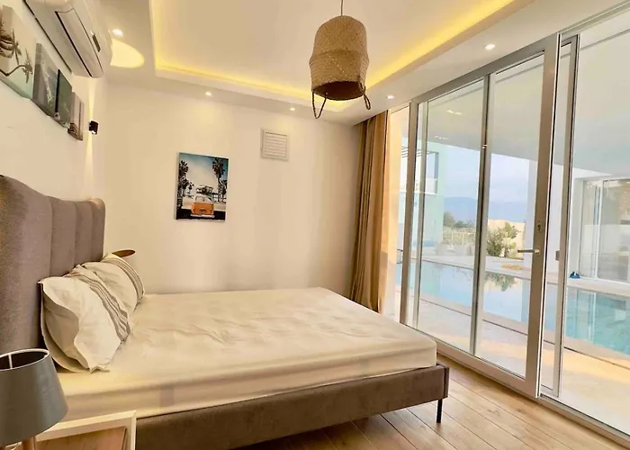 Villa Mit Panorama-meerblick 20m Privatpool Kuşadası